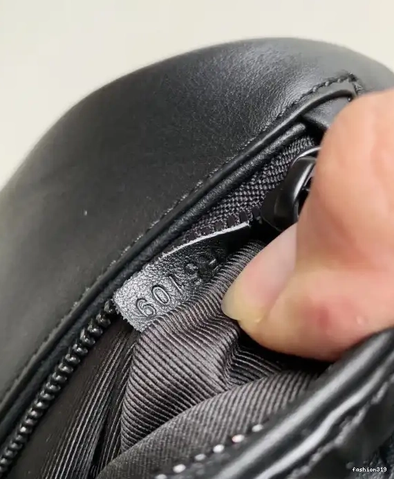 DISCOVERY BUMBAG LOUIS VUITTON 0402